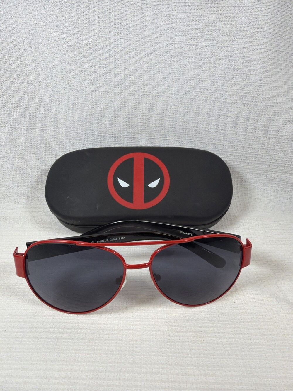 Marvel Deadpool Aviator Sunglasses Hardshell Logo Case Loot Crate Exclusive